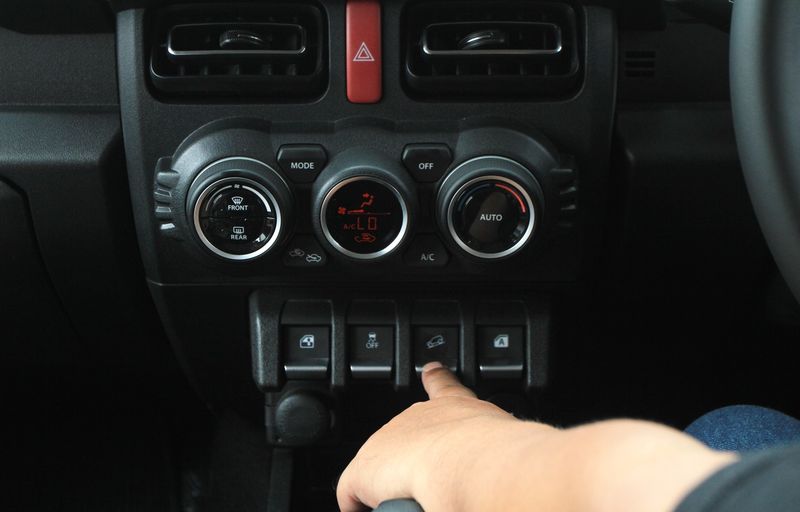 Suzuki Jimny 5 pintu