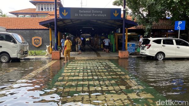 Terminal Purabaya banjir
