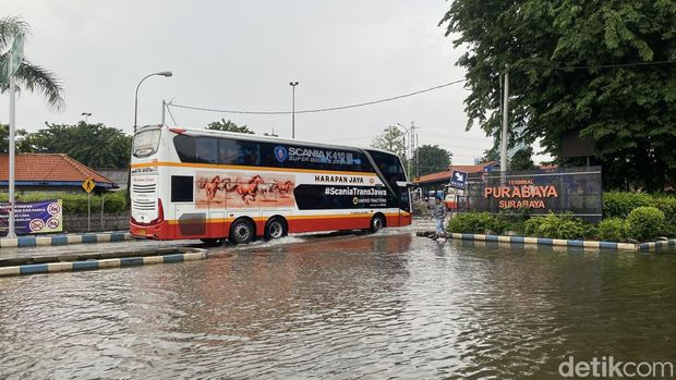 Terminal Purabaya banjir