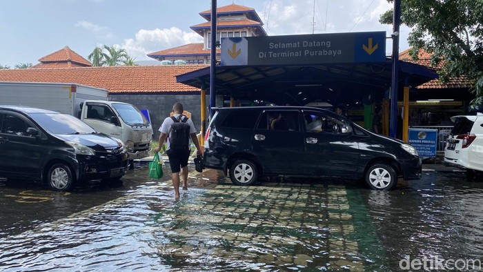 Terminal Purabaya banjir