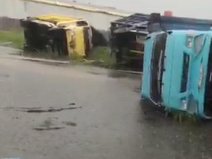 Truk Bergulingan Tersapu Puting Beliung di Sumedang-Bandung