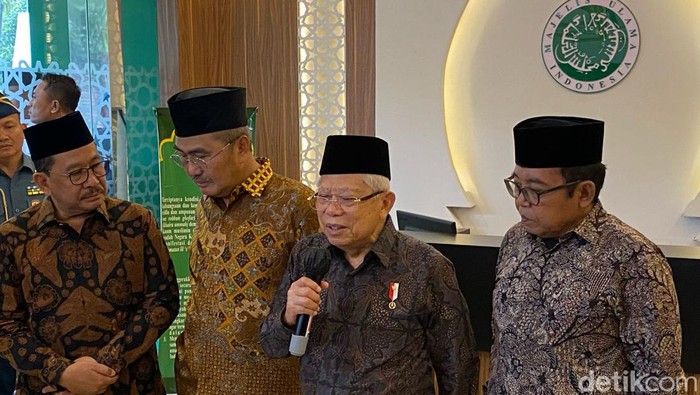 Wapres Maruf Amin mengatakan Hadi Tjahjanto yang baru dilantik menjadi Menko Polhukam punya banyak pengalaman. Dia juga beri pesan untuk AHY. (Tina Susilawati/detikcom)