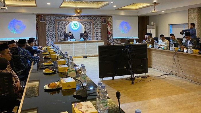 Wapres Maruf Amin selaku Ketua Dewan Pertimbangan MUI pimpin rapat terkait sertifikasi halal hingga peta dakwah.