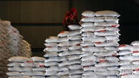 Sedangkan sisanya 2 ribu ton beras impor akan disimpan di Gudang Bulog Banyuwangi.