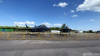 Angkatan Udara AS atau USAF menampilkan pesawat tempur siluman masa kini F-35 A. Pesawat ini jadi salah satu pesawat favorit.   