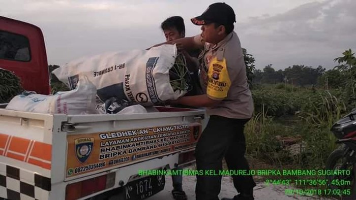 Aiptu Bambang Sugiarto bikin layanan angkutan gratis dan bantuan pengurusan perpanjangan STNK.