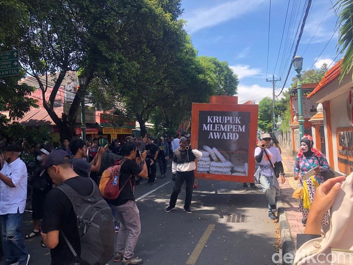 Aksi demo sejumlah massa di halaman kantor Bawaslu DIY, Kota Jogja, Kamis (22/2/2024).