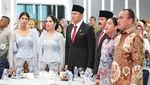 Annisa Pohan Kompak Kulineran Bareng Suami dan Keluarga