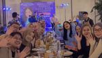 Annisa Pohan Kompak Kulineran Bareng Suami dan Keluarga