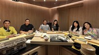 Kumpul bersama keluarga sang suami, Annisa Yudhoyono menunjukkan momen saat makan di restoran Jepang. Mereka tampak bersantap di ruangan privat. Foto: Instagram annisayudhoyono