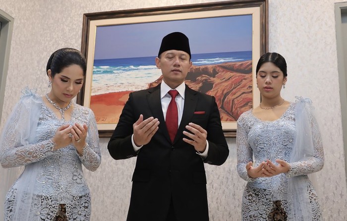 Annisa Pohan Kompak Kulineran Bareng Suami dan Keluarga Annisa Pohan Kompak Kulineran Bareng Suami dan Keluarga