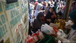 Antrean Sembako Murah di Kota Tangerang Mengular Panjang