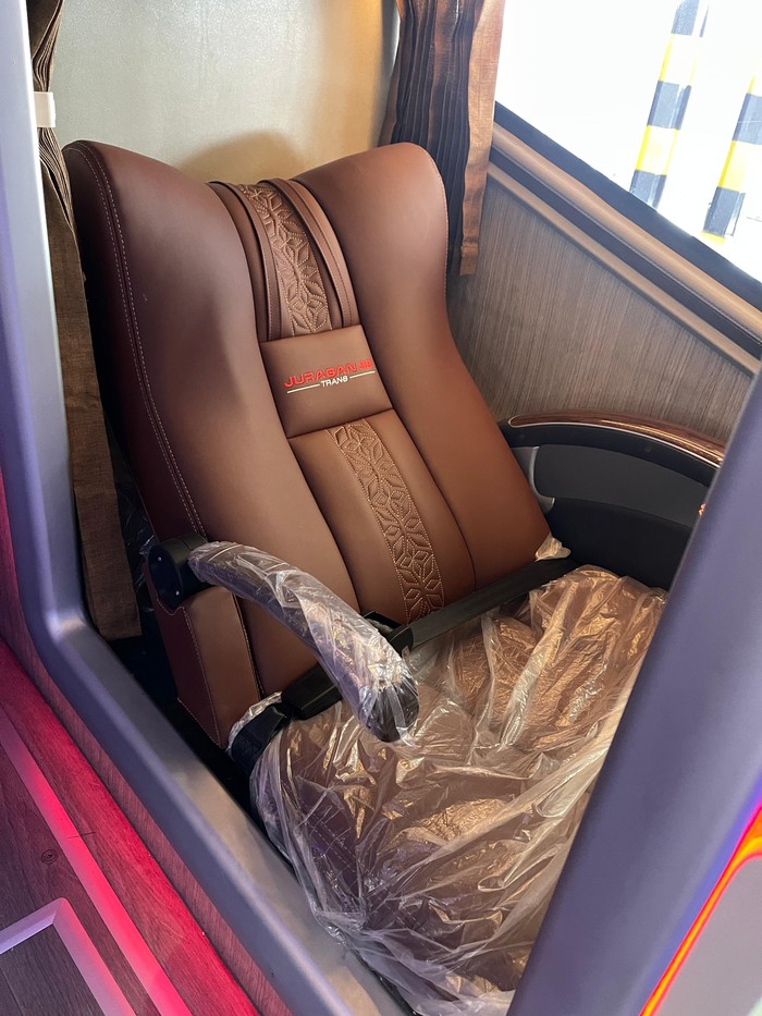 Bus double decker terbaru PO Juragan99 Trans