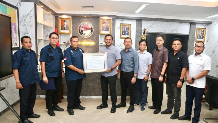 Direktorat Narkoba Bareskrim Polri menerima penghargaan dari Bea Cukai Dunia atas pengungkapan kasus narkoba.