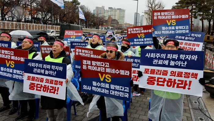 A medical worker walks at Severance Hospital in Seoul, South Korea, February 21, 2024. REUTERS/Kim Soo-Hyeon