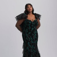 Allure Bridals merilis deretan gaun pengantin terinspirasi villain atau tokoh jahat dalam dongeng Disney. Ada empat tokoh jahat yang menjadi inspirasi busana pengantin modern nan simpel yang dijual mulai harga US$ 2.000 ini. Foto: Dok. Allurebridals, Everett