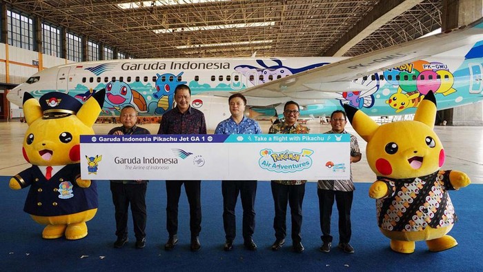 Maskapai penerbangan nasional Garuda Indonesia berkolaborasi dengan The Pokemon Company pada hari ini Kamis (22/2) meresmikan pengoperasian livery tematik Pikachu Jet GA-1 yang diaplikasikan pada pesawat Boeing 737-800 NG Garuda Indonesia di Hangar 2 GMF AeroAsia