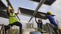 India telah mengembangkan pembangkit listrik ramah lingkungan dengan pesat dalam beberapa tahun terakhir dan memiliki pembangkit listrik terbarukan yang terpasang terbanyak keempat, setelah China, Amerika Serikat, dan Brasil. Daya listriknya mencapai 180 gigawatt pada bulan Desember, cukup untuk memberi daya pada sekitar 18 juta rumah, dan hampir setengahnya menggunakan tenaga surya.  