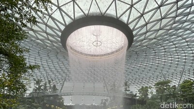 Intip Megah dan Menakjubkannya Bandara Changi