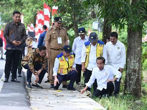 Jokowi Gelontorkan Rp 925 Miliar Perbaiki 275 Km Jalan di Jatim
