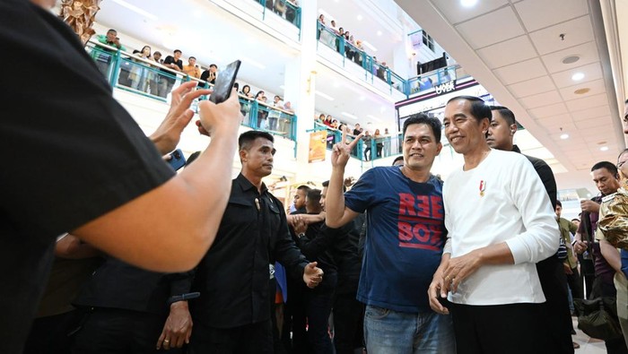 Jokowi saat berada di Makassar (Kris - Biro Pers Sekretariat Presiden)