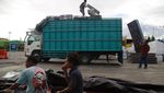 Kacau, Truk Logistik Antre 2 Hari untuk Nyebrang di Pelabuhan Ternate