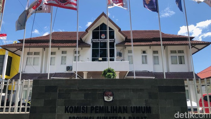 Kantor KPU Sumbar (M. Afdal Afrianto/detikSumut)