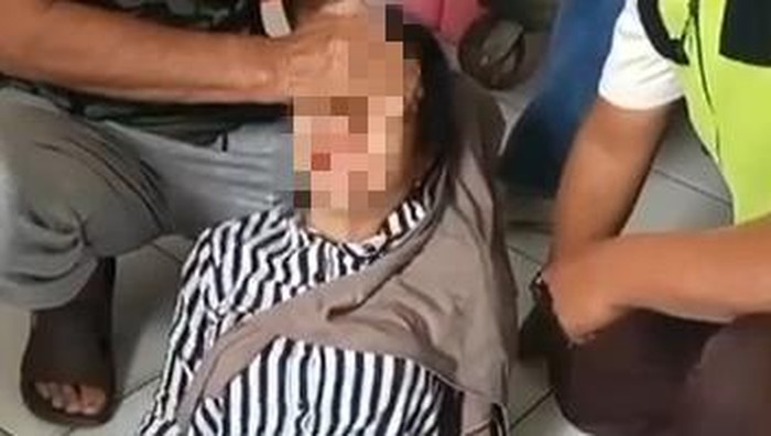 Karyawan pabrik boneka kesurupan massal