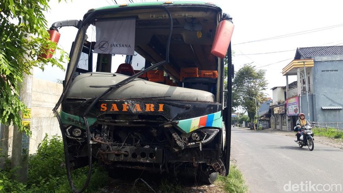 Bus PO Safari yang terlibat kecelakaan diamankan di Mako Satlantas Polres Boyolali.