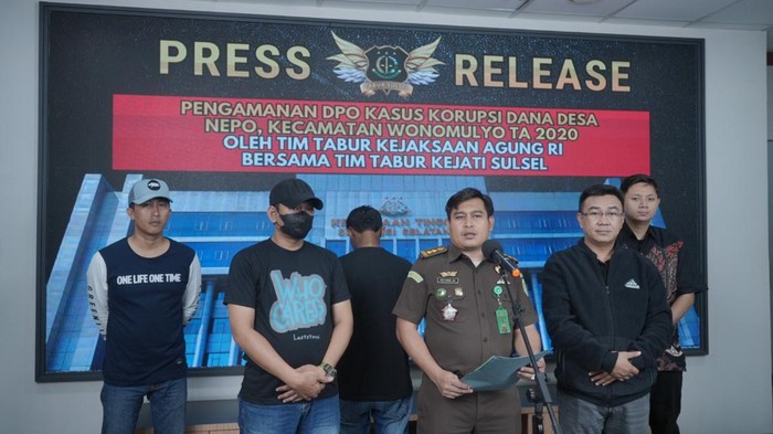 Kejati Sulsel menangkap eks kepala desa yang menjadi buronan kasus korupsi di Kejari Polman. Dokumen Istimewa