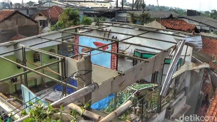 Kondisi kerusakan di Kampung Pangsor, Desa Nanjung Mekar, Kecamatan Rancaekek, Kabupaten Bandung