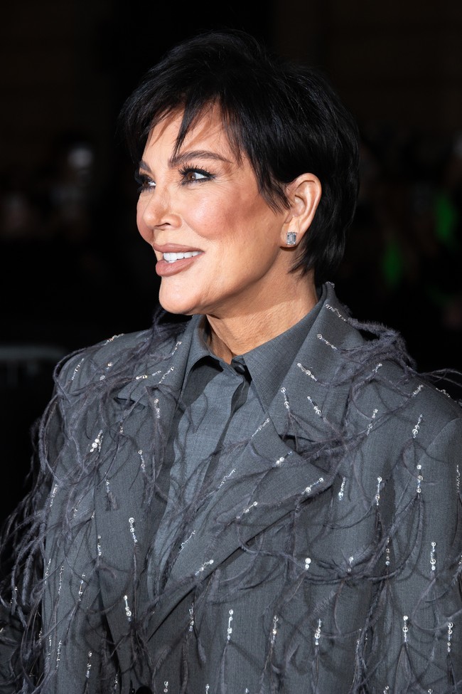 Selain operasi hidung dan pengencangan wajah, Dr Fadi juga menduga Kris Jenner rutin melakukan perawatan non bedah untuk membuat kerutan di wajahnya memudar. Foto: Marc Piasecki/Getty Images