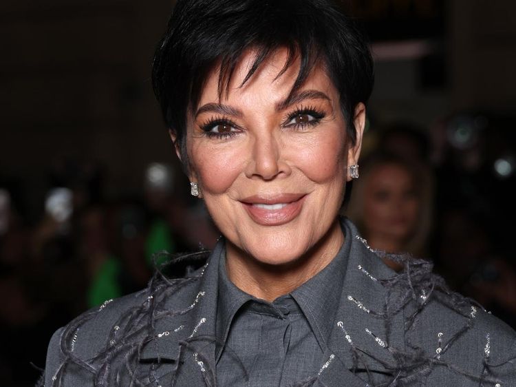 Foto Kris Jenner Diduga Terlalu Banyak Operasi Plastik, Hidungnya Penyok