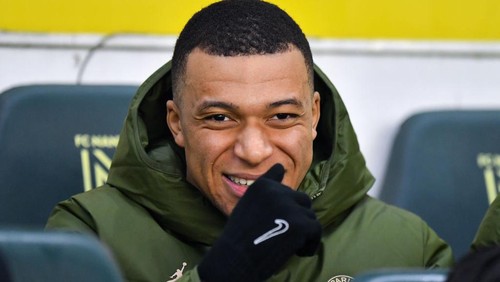NANTES, FRANCE - FEBRUARY 17: Kylian Mbappe of PSG reacts prior to the Ligue 1 Uber Eats match between FC Nantes and Paris Saint-Germain at Stade de la Beaujoire on February 17, 2024 in Nantes, France. (Photo by Franco Arland/Getty Images)