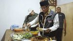 Momen Mahfud MD Makan Bareng Warga hingga Bertemu Pelaku UMKM