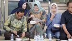 Momen Mahfud MD Makan Bareng Warga hingga Bertemu Pelaku UMKM