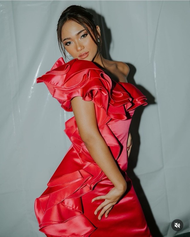 Unggahan video yang memamerkan body goalsnya itu pun dibanjiri ucapan selamat oleh netizen. Tak sedikit dari mereka kagum dengan perjuangan Marion Jola yang berhasil diet. Foto: Dok. Instagram Marion Jola