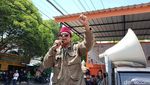 Potret Demo di Bawaslu DIY, Massa Bawa Krupuk Mlempem Award