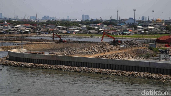Melihat Progres Pembangunan Tanggul Laut Pantai Dadap Pembangunan tanggul laut di Pantai Dadap, Kabupaten Tangerang, Banten, terus dikebut. Begini progresnya.