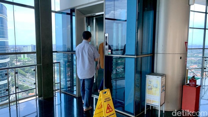 Menikmati Keindahan Masjid Tertinggi di Jakarta