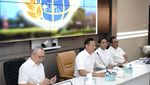 Kompak Berkemeja Putih, Intip Gaya Menteri AHY Pimpin Rapat Perdana