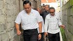 Tancap Gas! AHY Blusukan Lewat Gang Sempit Bagi-bagi Sertifikat Tancap Gas! AHY Blusukan Lewat Gang Sempit Bagi-bagi Sertifikat