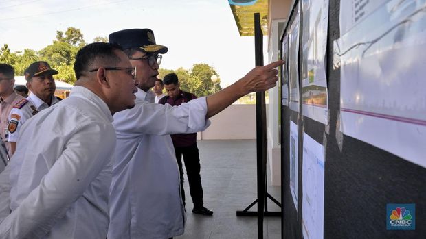 Menteri Perhubungan (Menhub) Budi Karya Sumadi tingkat keterisian penumpang atau load factor Kereta Api Trans Sulawesi lintas Makassar – Parepare. (CNBC Indonesia/Martyasari Rizky)