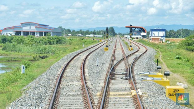 Menteri Perhubungan (Menhub) Budi Karya Sumadi tingkat keterisian penumpang atau load factor Kereta Api Trans Sulawesi lintas Makassar – Parepare. (CNBC Indonesia/Martyasari Rizky)