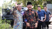 Menteri Koordinator Bidang Politik, Hukum, dan Keamanan (Menko Polhukam), Hadi Tjahjanto tiba di kediaman Mahfud MD di Jalan Taman Patra Kuningan XII, Jakarta Selatan, Kamis (22/2/2024).