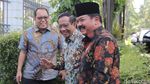 Momen Menko Polhukam Hadi Disambut Pelukan Hangat Mahfud Md
