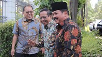 Usai sambutan di halaman rumah, dilanjut dengan pertemuan tertutup.
