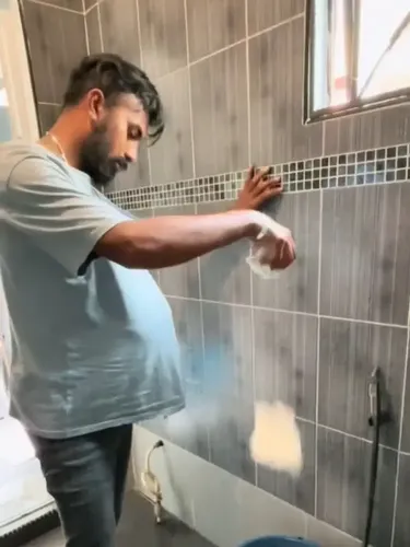 Narendran, pria coba hamil