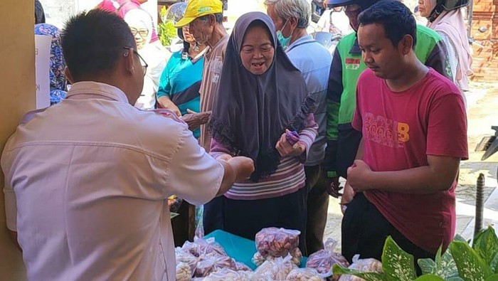 Operasi pasar di Kelurahan Magersari, Kota Mojokerto.