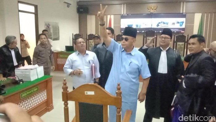 Panji Gumilang usai menjalani sidang tuntutan kasus penodaan agama.